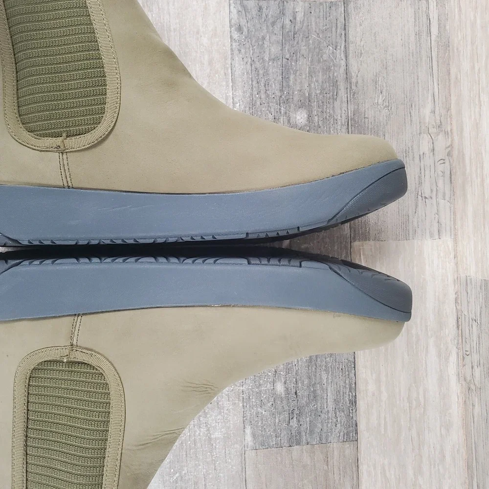 Bogs Kicker Womens Chelsea Boots Sz 10 Olive Leather Round Toe Ankle Pull On
